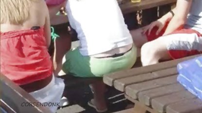 Yoga juga duduk kembali dan bersantai di cerita sex bergambar xxx depan anda Joi